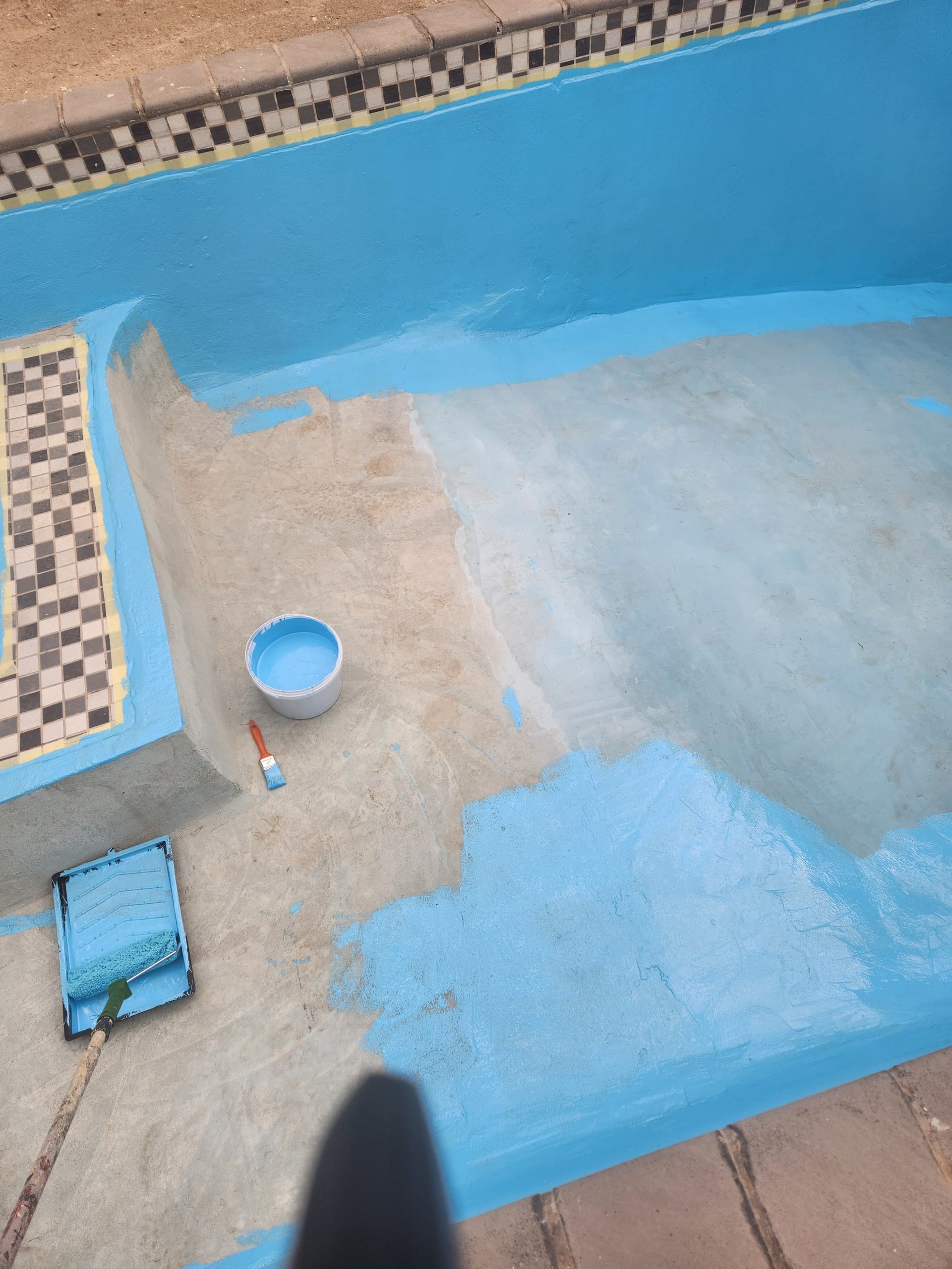 Fixed swimming pool