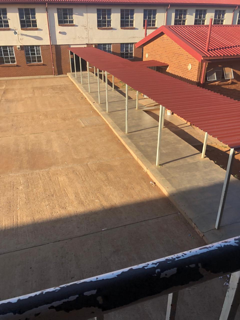 Fixed swimming pool